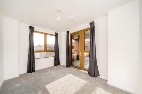3 bedroom flat to rent, Ilderton Road, LONDON SE15