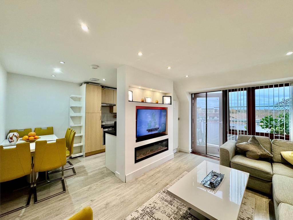 Lounge/dining area
