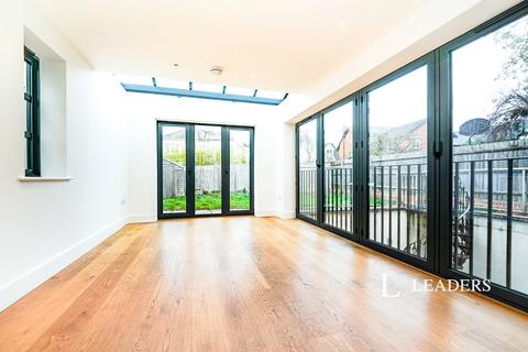 Detached house to rent, Kestrel Close, Cheltenham, Gloucestershire, GL53