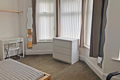 5 bedroom house to rent, Malefant Street, Cardiff CF24