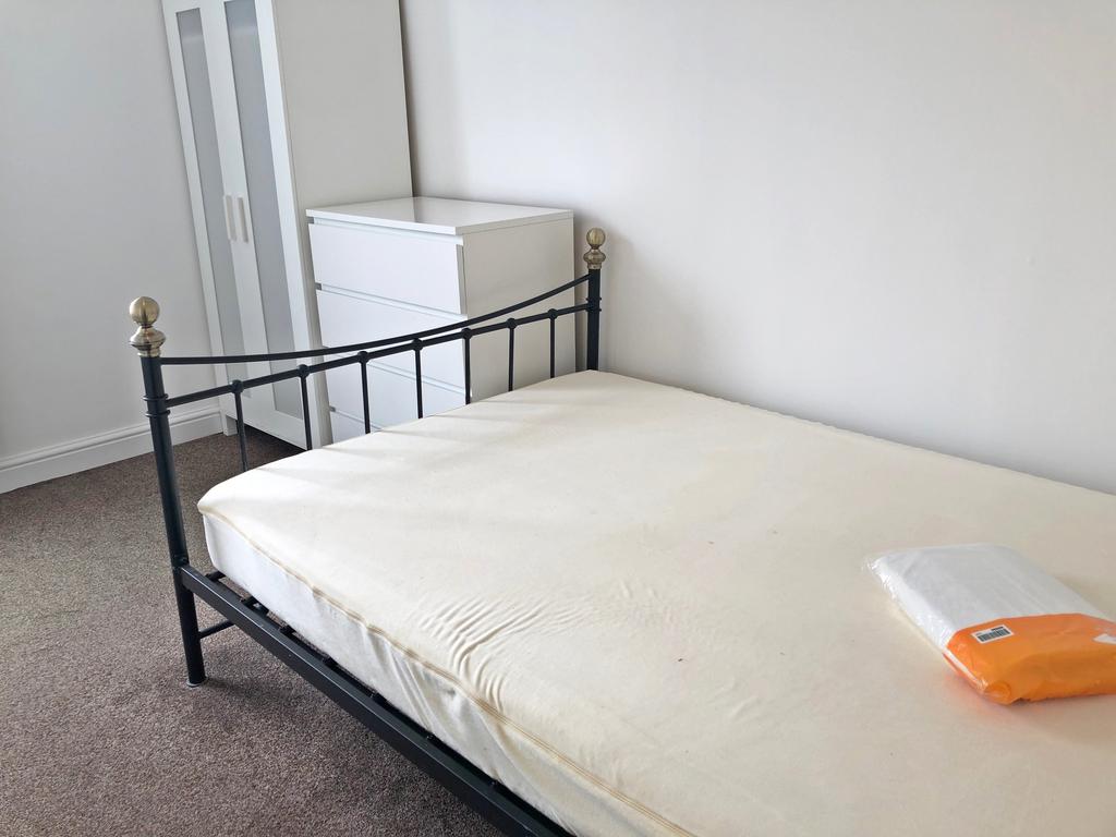 1st FR bedroom