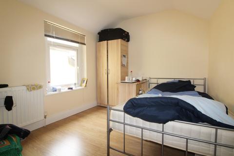 6 bedroom house to rent, Coburn Street, Cardiff CF24
