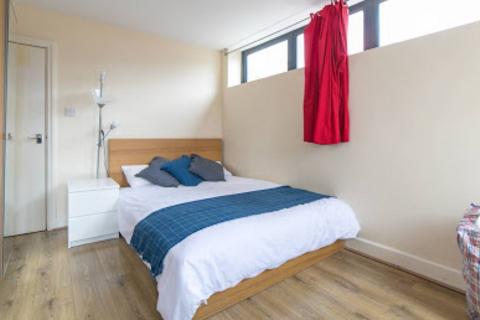 5 bedroom flat share to rent, John Maurice Close, London SE17