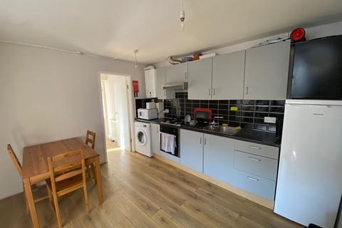 5 bedroom flat share to rent, John Maurice Close, London SE17