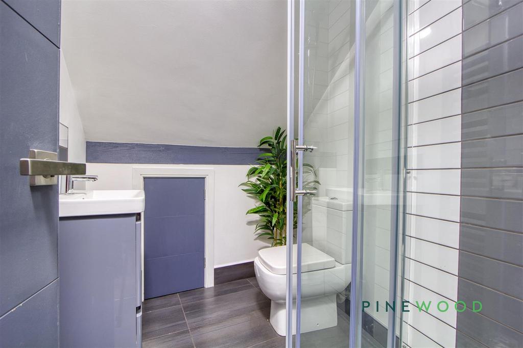 Shower room (2 nd floor)