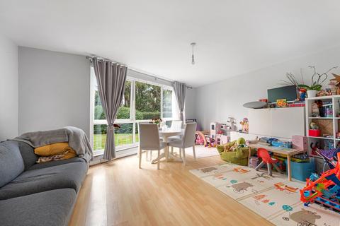 2 bedroom apartment for sale, Parkside Court, Weybridge, KT13
