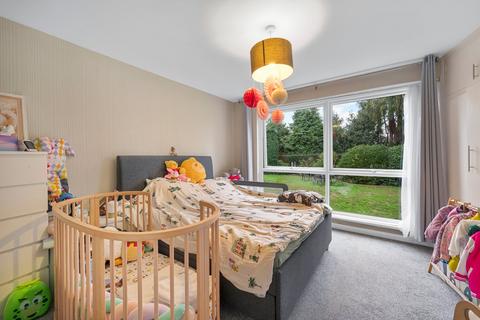 2 bedroom apartment for sale, Parkside Court, Weybridge, KT13