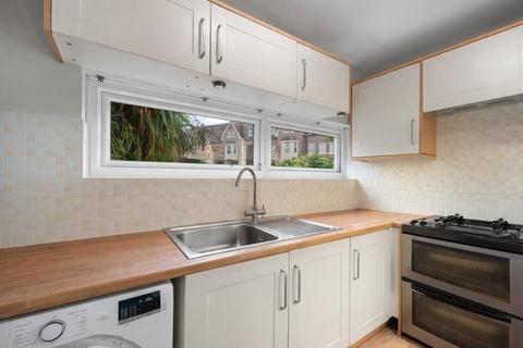 2 bedroom apartment for sale, Parkside Court, Weybridge, KT13
