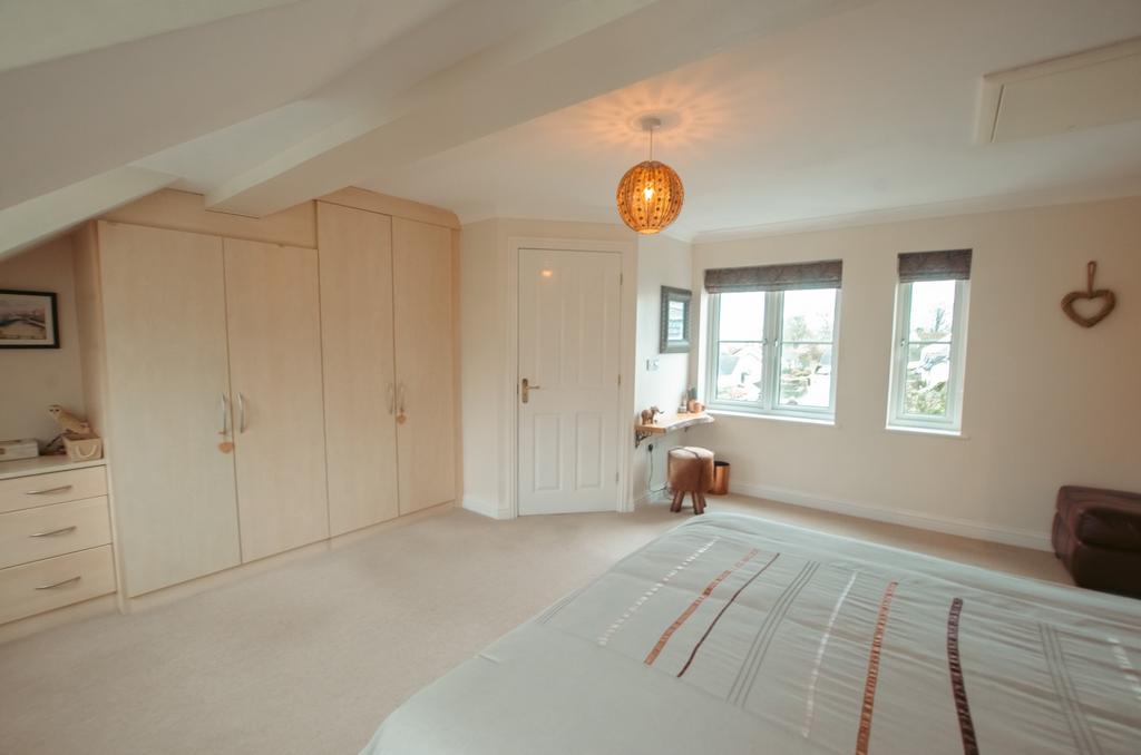 20 Barons Meadows TPS Bodmin 01208 74182-15