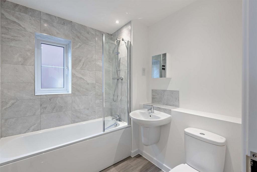 Family bathroom.jpg