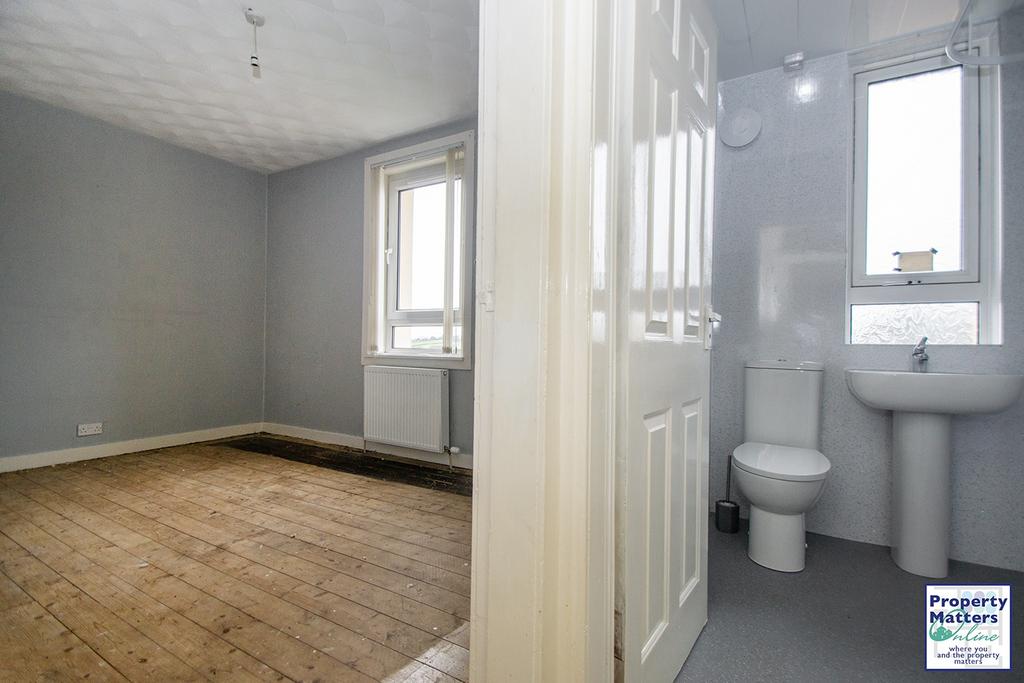 Bed/wet room