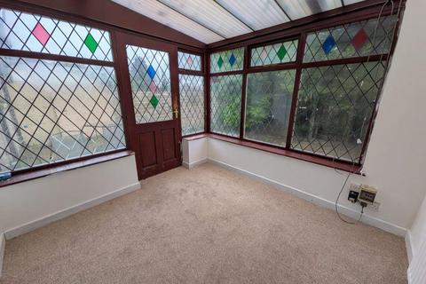 3 bedroom semi-detached house for sale, 8, Stoneyridge Avenue Bradford, BD9 6PA