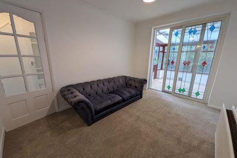 3 bedroom semi-detached house for sale, 8, Stoneyridge Avenue Bradford, BD9 6PA