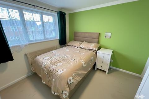 undefined, Cheslyn Close, Luton, Bedfordshire, LU2 8UA