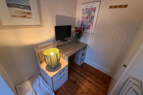2 bedroom terraced house to rent, Naunton Lane, Cheltenham GL53