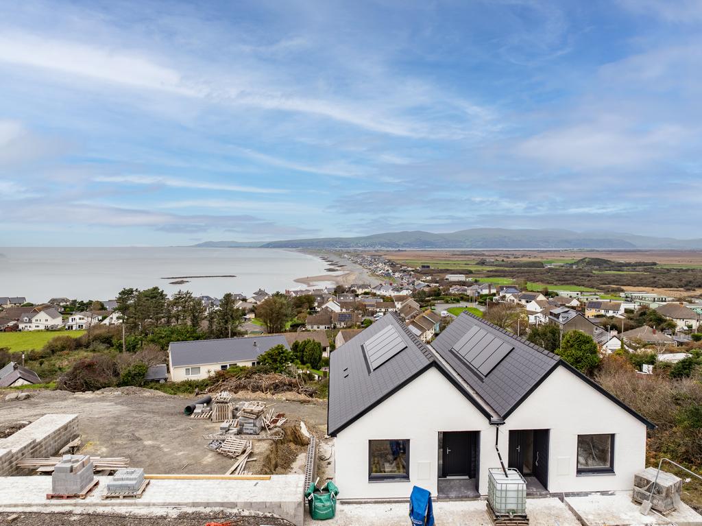 Open Kitchen, Living and Dining Space