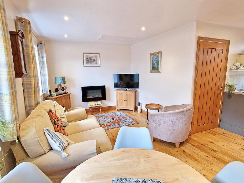 Living Room 3.jpg