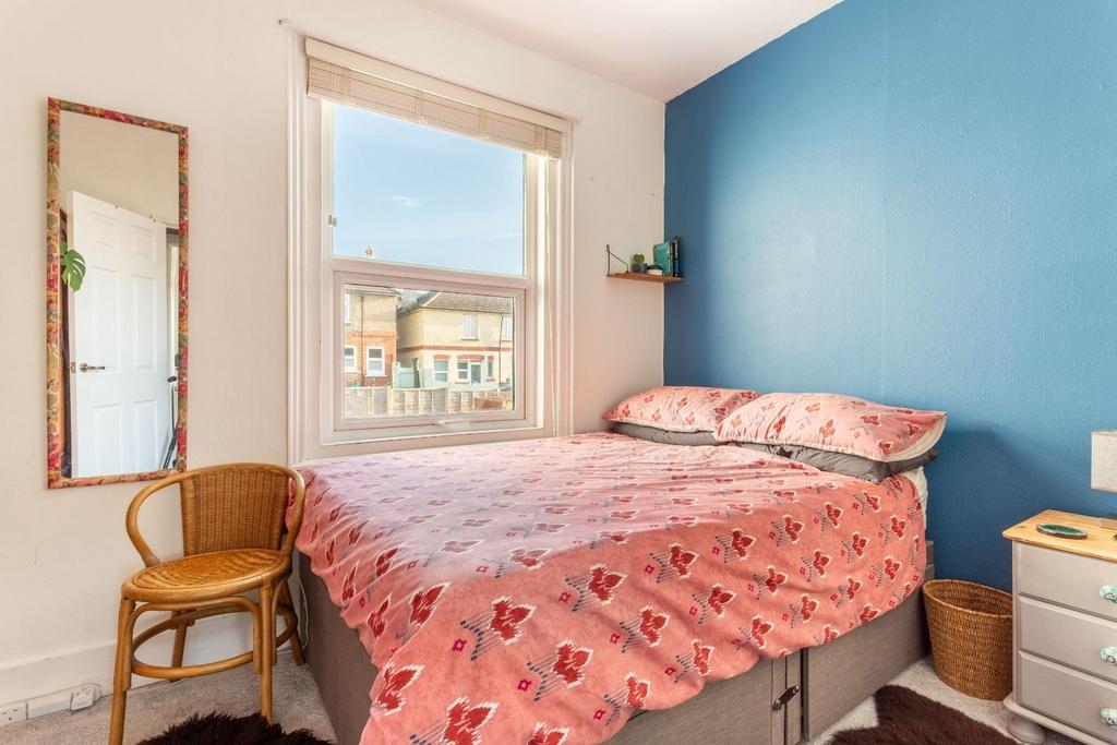 Bedroom (3).jpg