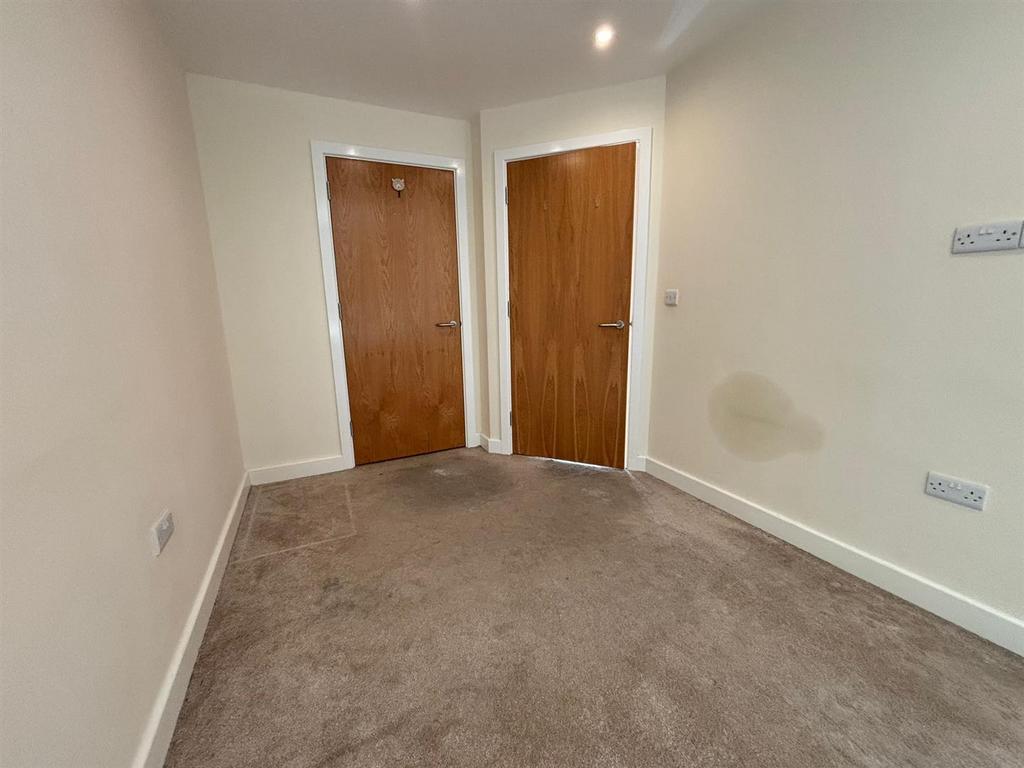 Second bedroom pic 2.jpeg