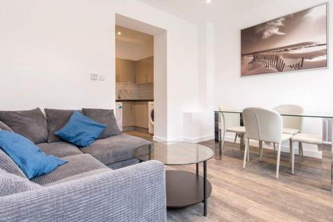 4 bedroom flat share to rent, Uxbridge Road, London W12