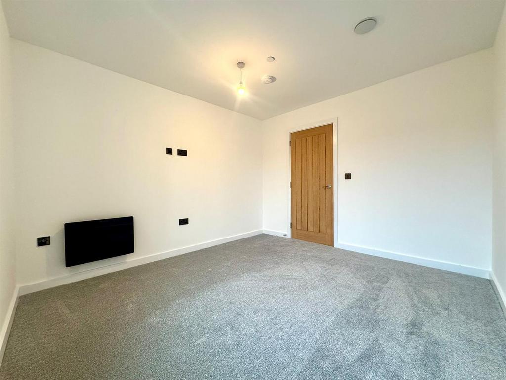 Second bedroom pic 2.jpeg