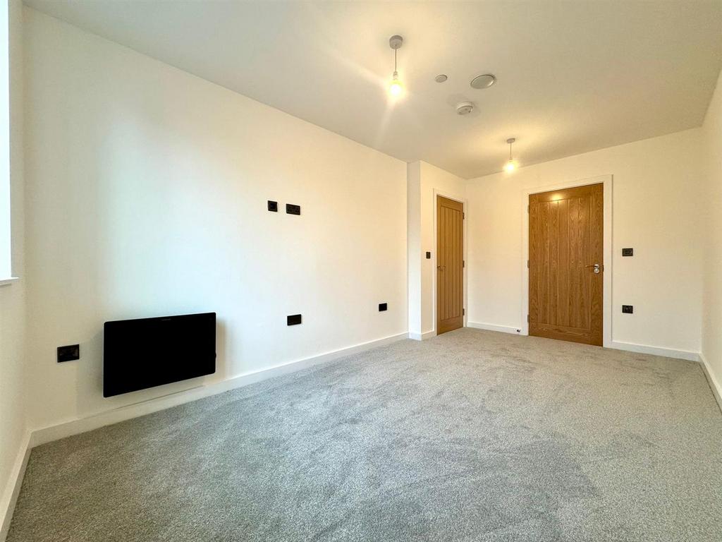 Main bedroom pic 1.jpeg