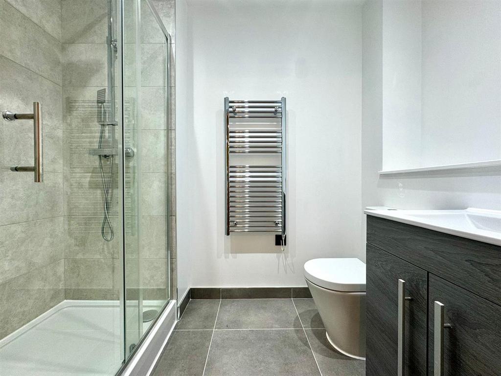 Ensuite.jpeg