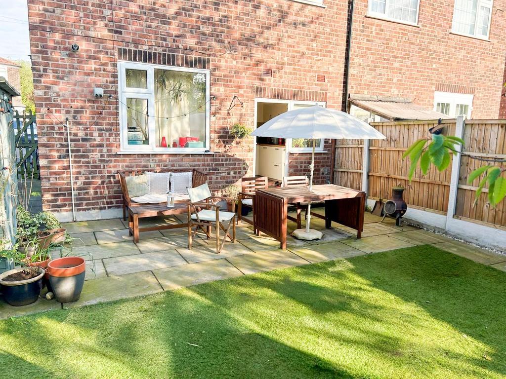 Sunny rear garden-2.jpg