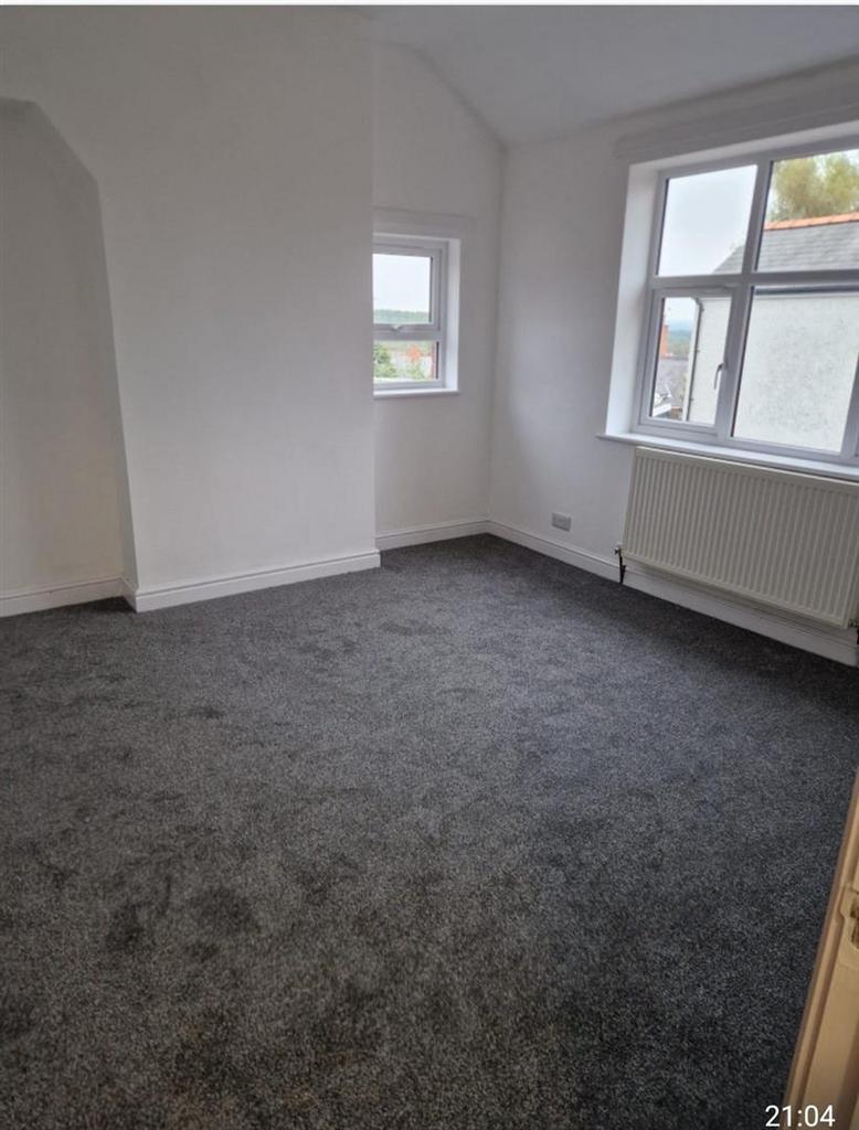 Bedroom new carpet.jpg