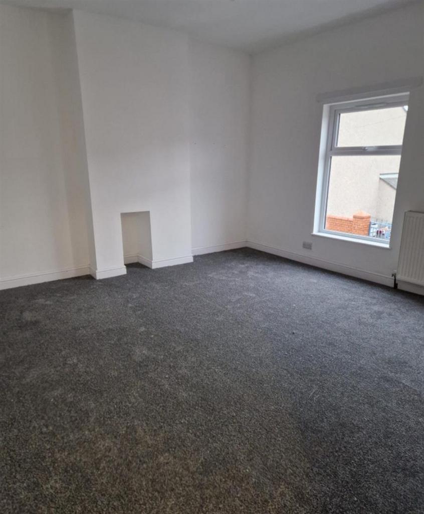 Bedroom 2 new carpet.jpg