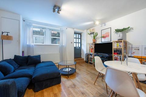 2 bedroom flat to rent, Albion Road, London N16