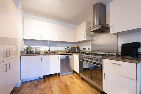 2 bedroom flat to rent, Albion Road, London N16
