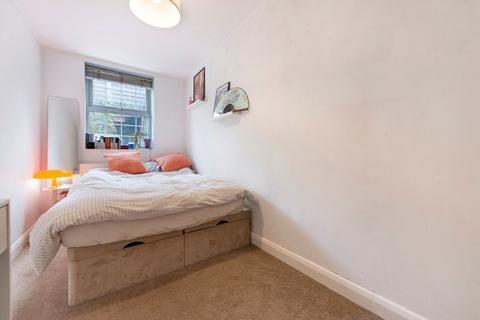 2 bedroom flat to rent, Albion Road, London N16