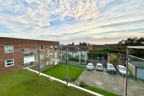 2 bedroom flat for sale, Buckhurst Road, Bexhill-on-Sea, TN40