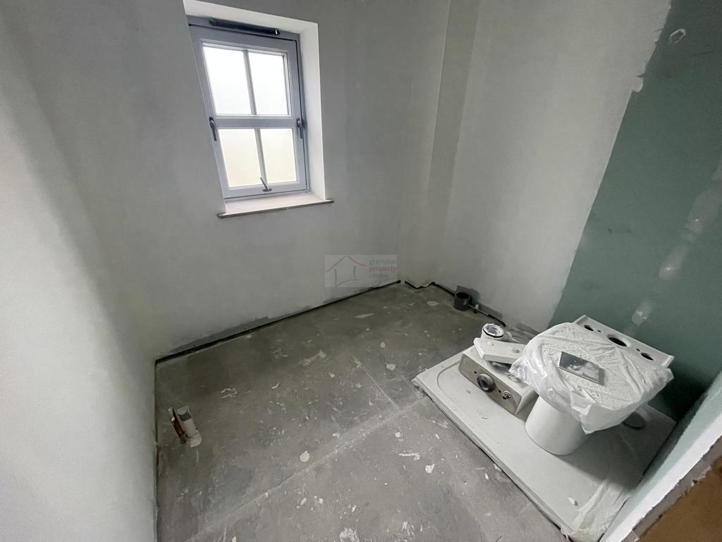 Shower room upstairs.JPG