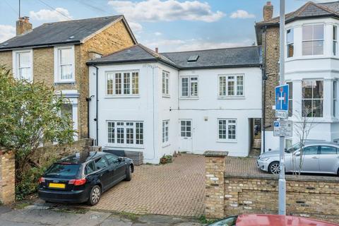 2 bedroom flat to rent, Knights Park, Kingston Upon Thames KT1