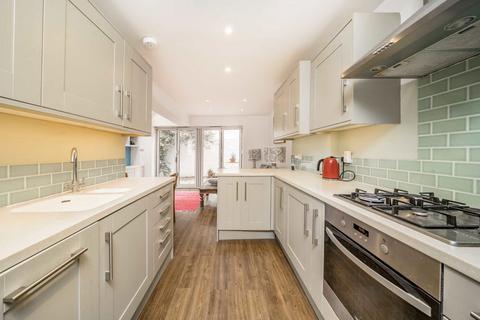 2 bedroom flat for sale, Shuttleworth Road, London SW11