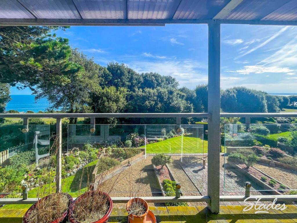 5 byron balcony 3