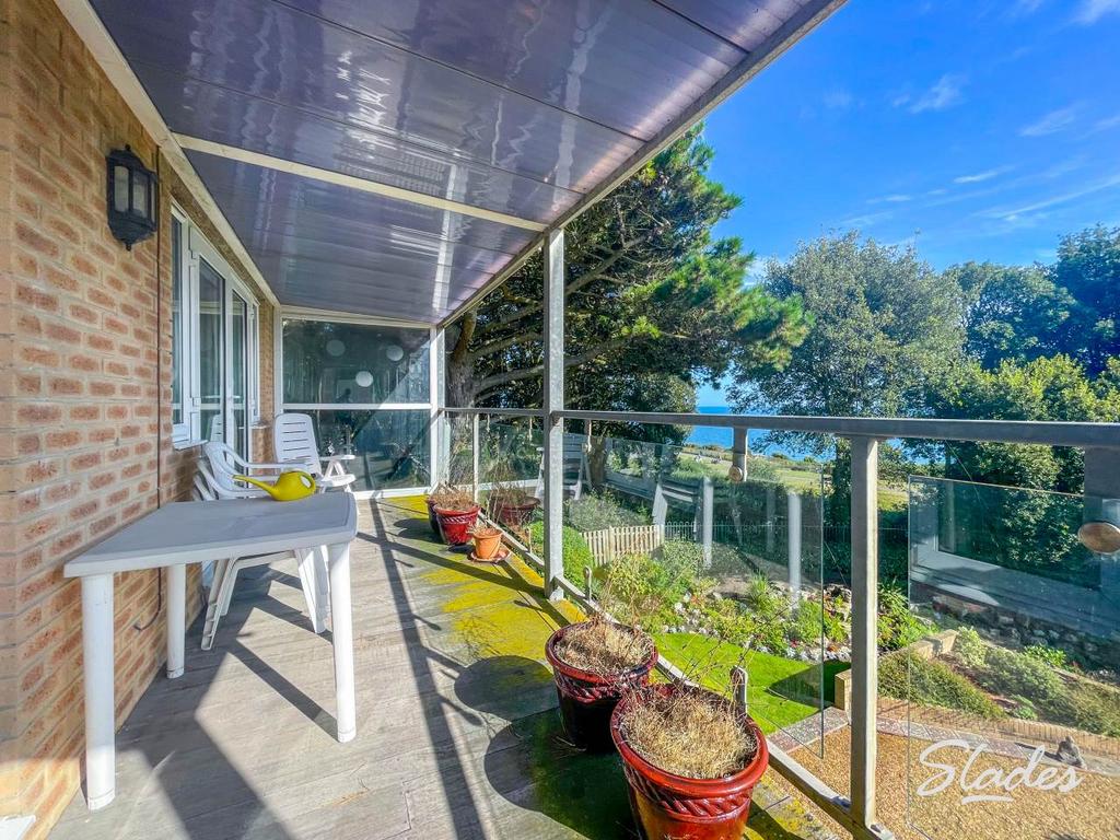 5 byron balcony 2