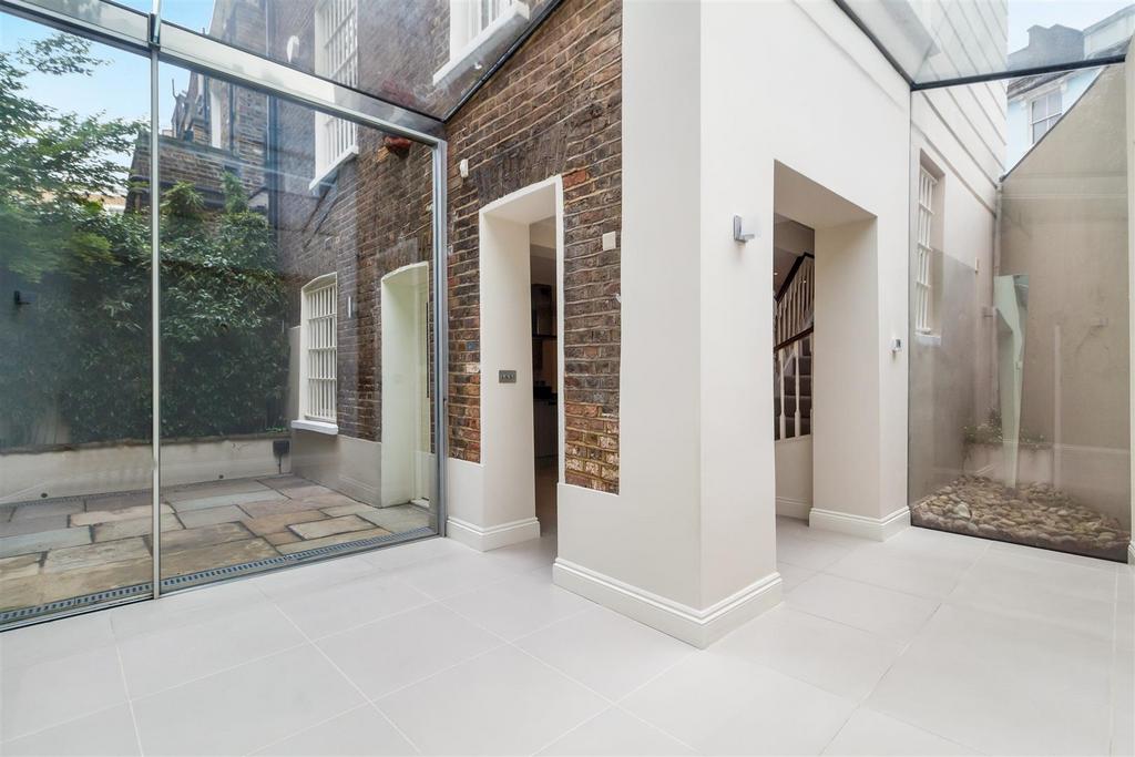 19 Chalcot Crescent NW1 8 YE-No Watermark-18.jpg