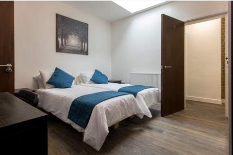 1 bedroom in a flat share to rent, Uxbridge Road, London W12