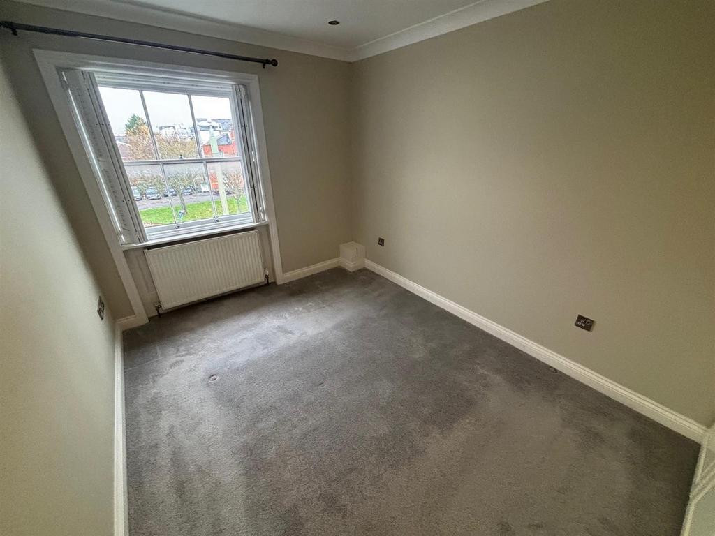 Bedroom 1.jpg