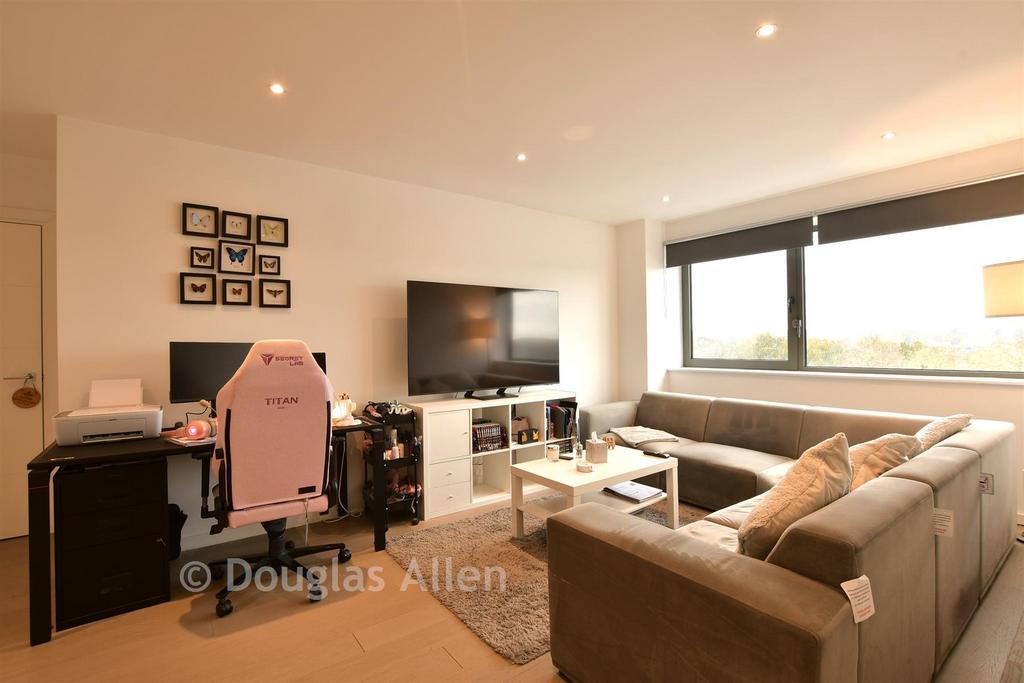 Lounge/ Dining Area