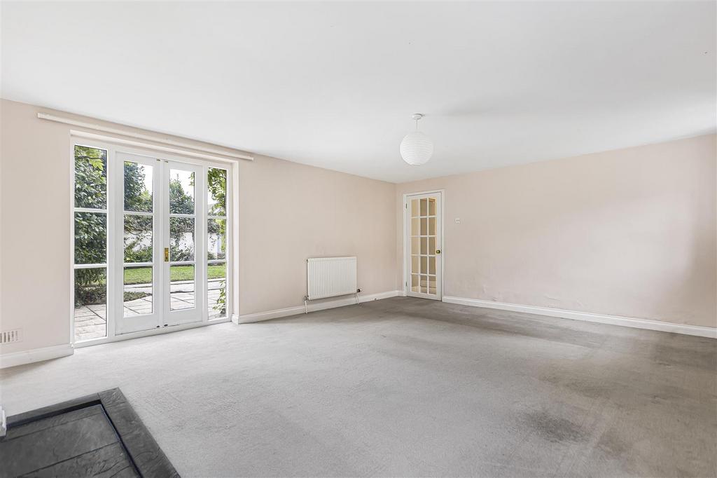 3 Living Room B.JPG