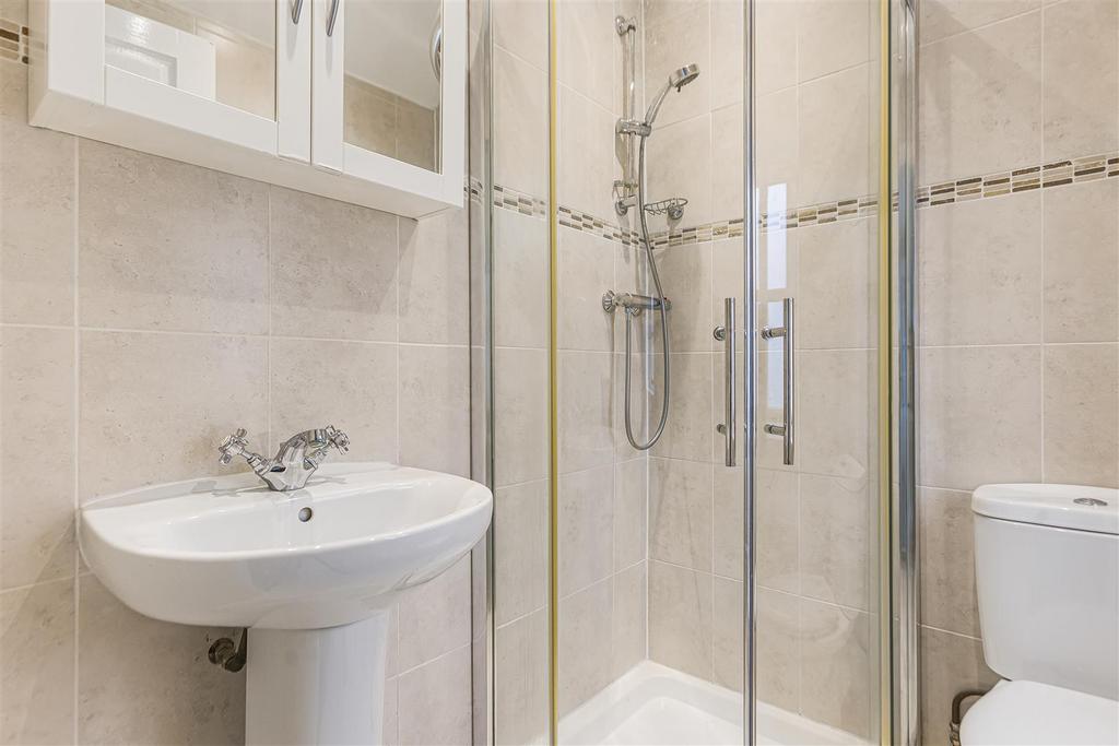 3 Ensuite.JPG