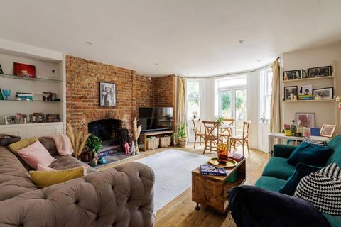 2 bedroom flat for sale, Sydney Road, Surrey GU1