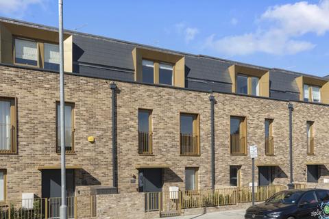 5 bedroom terraced house for sale, Wilna Road, London, SW18