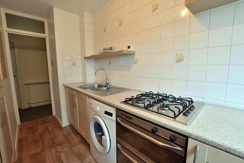 2 bedroom flat to rent, September Court, Hillingdon Road, Uxbridge, UB10