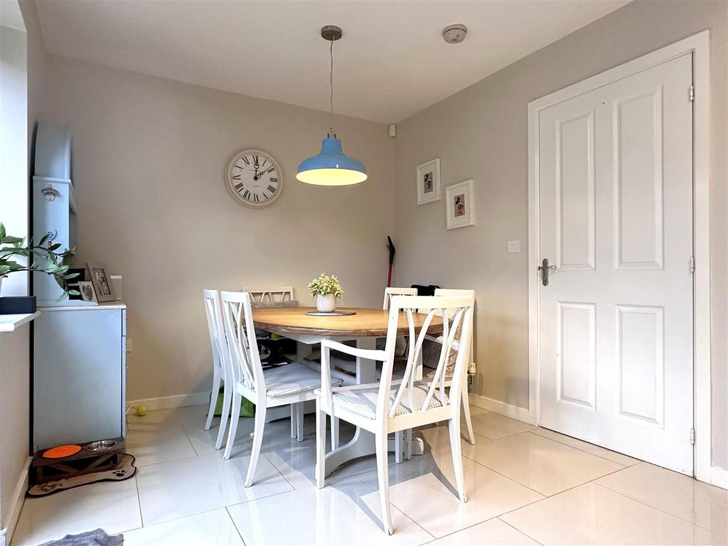 Dining Area 085