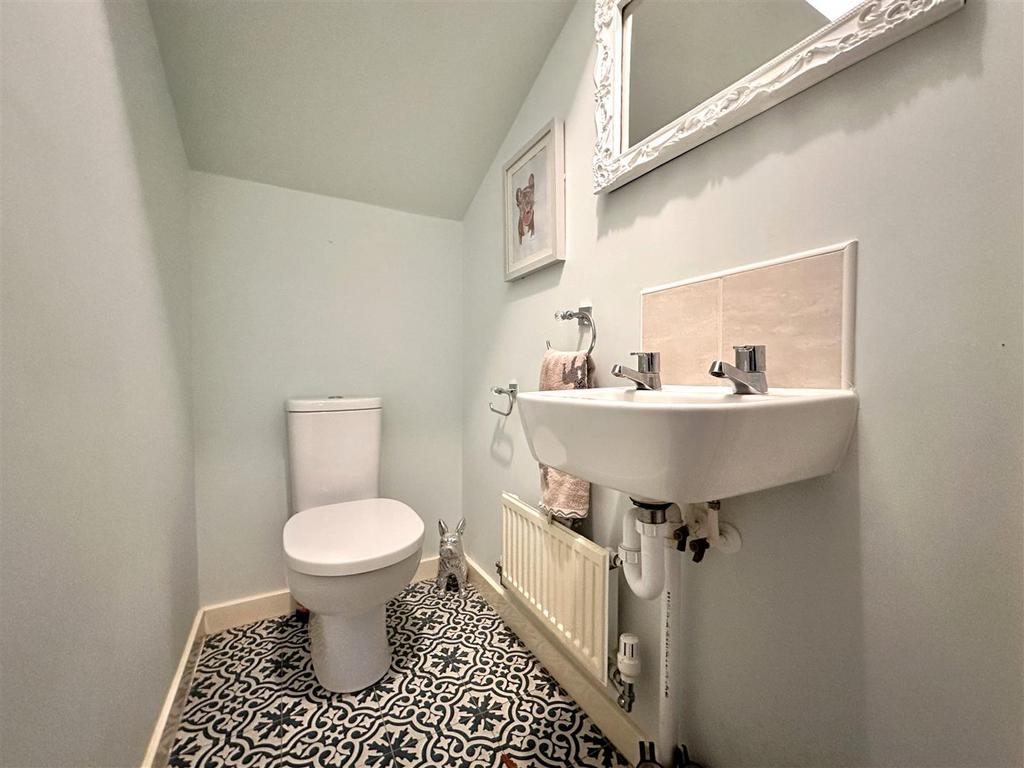 Ground Floor W.C 550